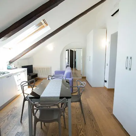 公寓 Napolidays Mansarda Nicola *