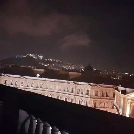 公寓 Napolidays Mansarda Nicola 那不勒斯