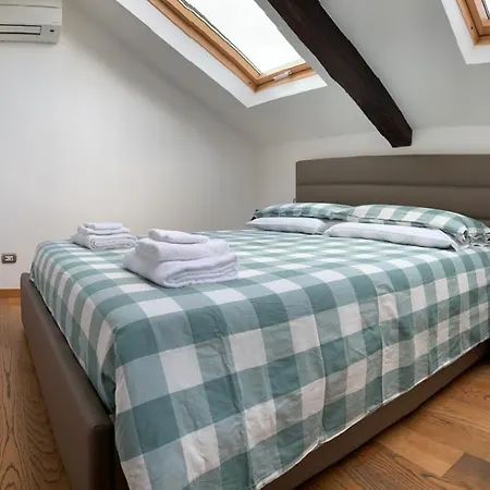 公寓 Napolidays Mansarda Nicola *